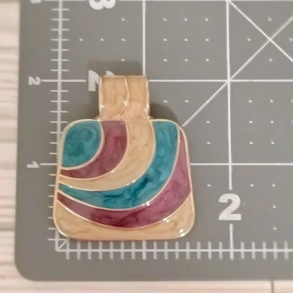 VINTAGE CLOISONNÉ TEAL, BEIGE And WINE ART DECO GOLD TONE PENDANT 2" - Picture 4 of 5